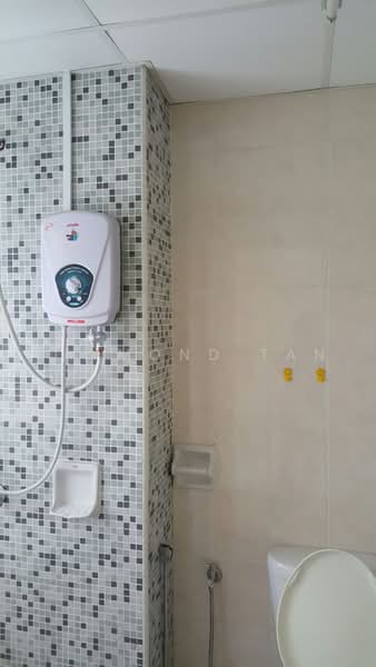 Kediaman Servis untuk Dijual di Metropolitan Square - Raymond Tan - Bathroom - PropertyGuru.com.my