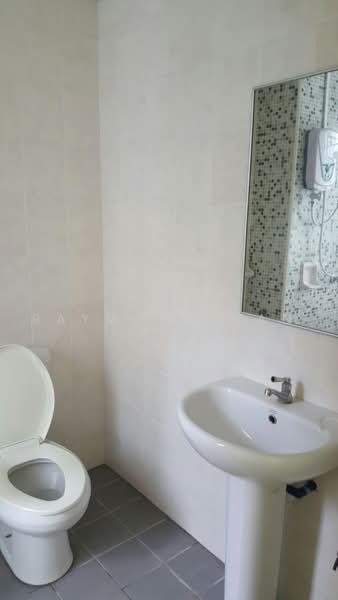 Kediaman Servis untuk Dijual di Metropolitan Square - Raymond Tan - Bathroom - PropertyGuru.com.my