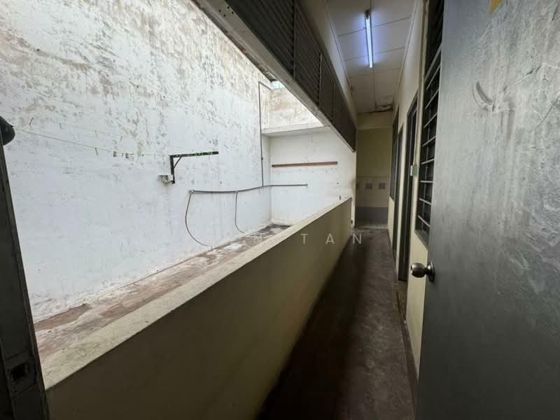 Shop / Office for Sale in Mutiara Rini (Skudai) - Iden Tan - Corridor - PropertyGuru.com.my