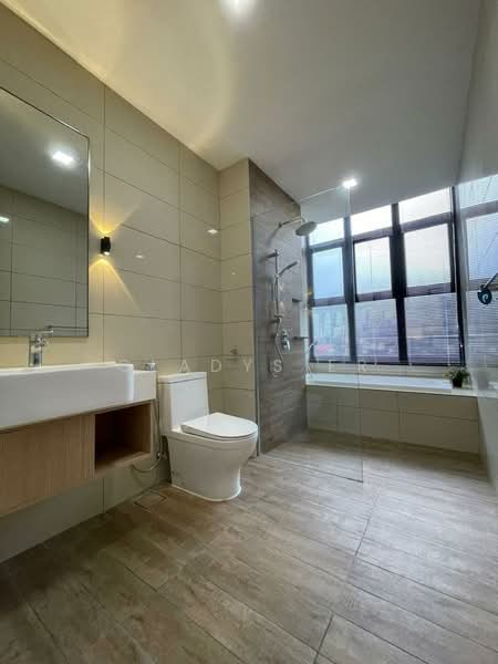 Servis Apartment untuk Disewa di Avara - Cladys Er - Bathroom - PropertyGuru.com.my
