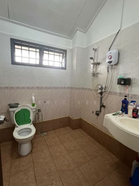 2-storey Terraced House for Sale in Taman Mount Austin (Tebrau) - Eric Lee - Bathroom - PropertyGuru.com.my