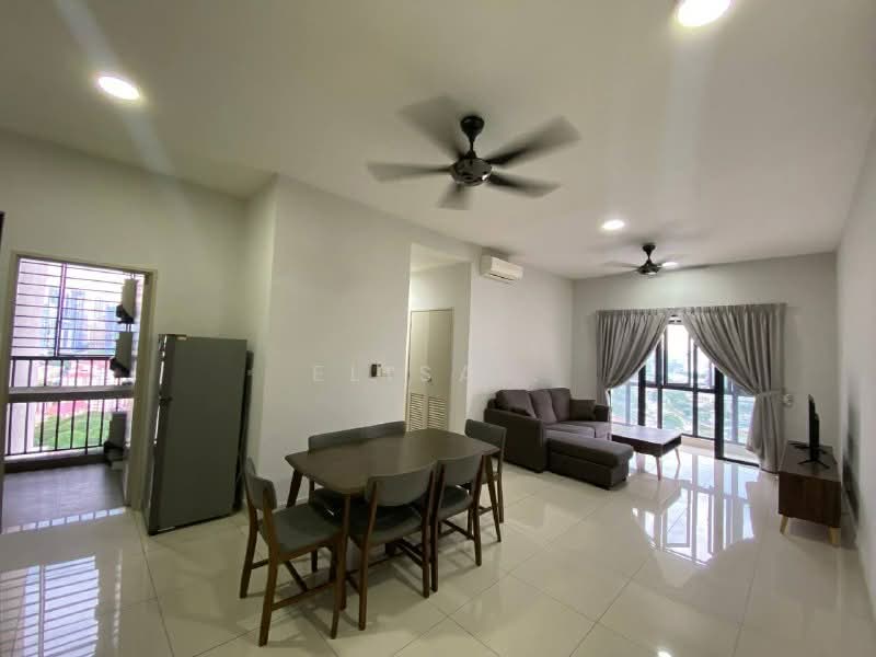 Kondominium untuk Disewa di The Haute Gurney - Elisa . - Living Room - PropertyGuru.com.my