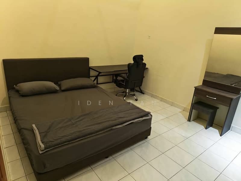 1.5-storey Terraced House for Sale in Taman Perling (Perling) - Iden Tan - Bedroom - PropertyGuru.com.my