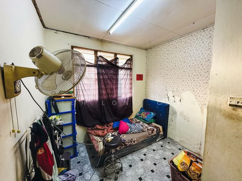 2-storey Terraced House for Sale in Bandar Putra (Kulai) - Shieh Long Chen - Bedroom - PropertyGuru.com.my