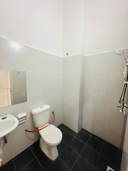 Rumah Teres 1 Tingkat untuk Disewa di Taman Sri Penawar (Pengerang) - Hubert Pang - Bathroom - PropertyGuru.com.my