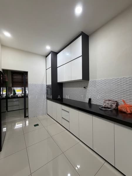Rumah Teres 3 Tingkat untuk Dijual di Setia Utama (Setia Alam) - Vivian Tew - Kitchen - PropertyGuru.com.my