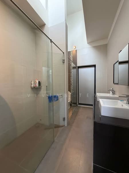 Rumah Teres 3 Tingkat untuk Dijual di Setia Utama (Setia Alam) - Vivian Tew - Bathroom - PropertyGuru.com.my
