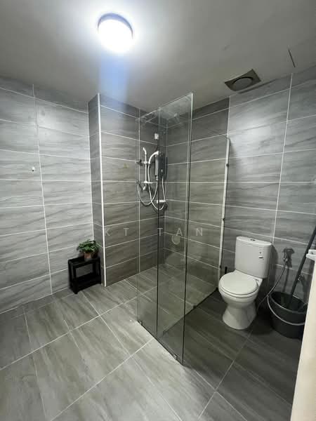 Service Residence for Sale at KSL Residence @ Daya - KT Tan - Bathroom - PropertyGuru.com.my