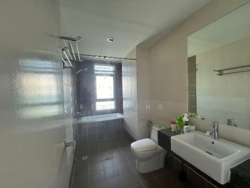Kondominium untuk Dijual di 10 Island Resort - Rex Tung - Bathroom - PropertyGuru.com.my