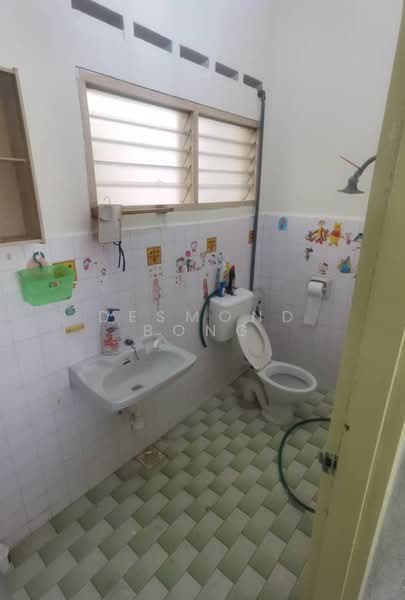 1-storey Terraced House for Rent in Taman Pelangi (Johor Bahru) - Desmond Bong - Bathroom - PropertyGuru.com.my