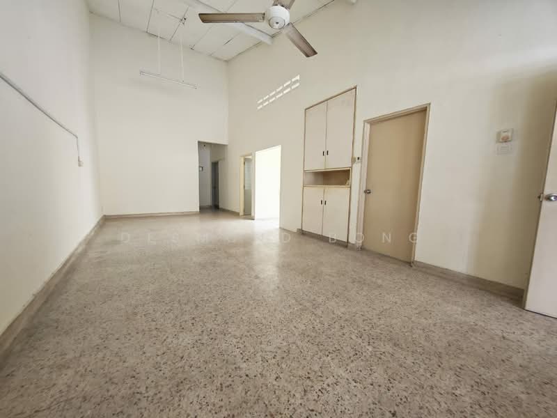 1-storey Terraced House for Rent in Taman Pelangi (Johor Bahru) - Desmond Bong - Living Room - PropertyGuru.com.my