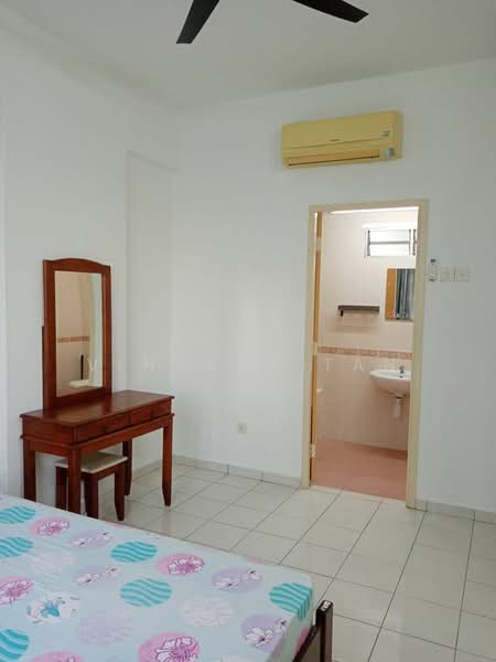 Kondominium untuk Disewa di Putra Place Condominium - Vincent Tan - Bedroom - PropertyGuru.com.my