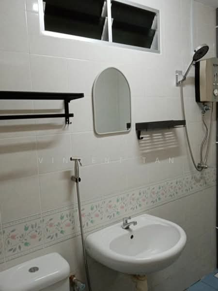 Kondominium untuk Disewa di Putra Place Condominium - Vincent Tan - Bathroom - PropertyGuru.com.my