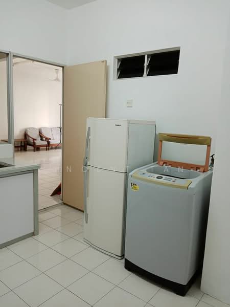 Kondominium untuk Disewa di Putra Place Condominium - Vincent Tan - Living Room - PropertyGuru.com.my