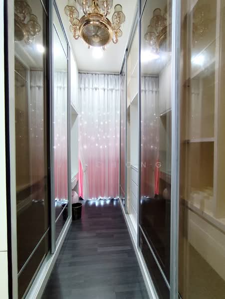 Rumah Teres 2 Tingkat untuk Dijual di Eco Majestic (Semenyih) - JX Chong - Walk-In Wardrobe - PropertyGuru.com.my