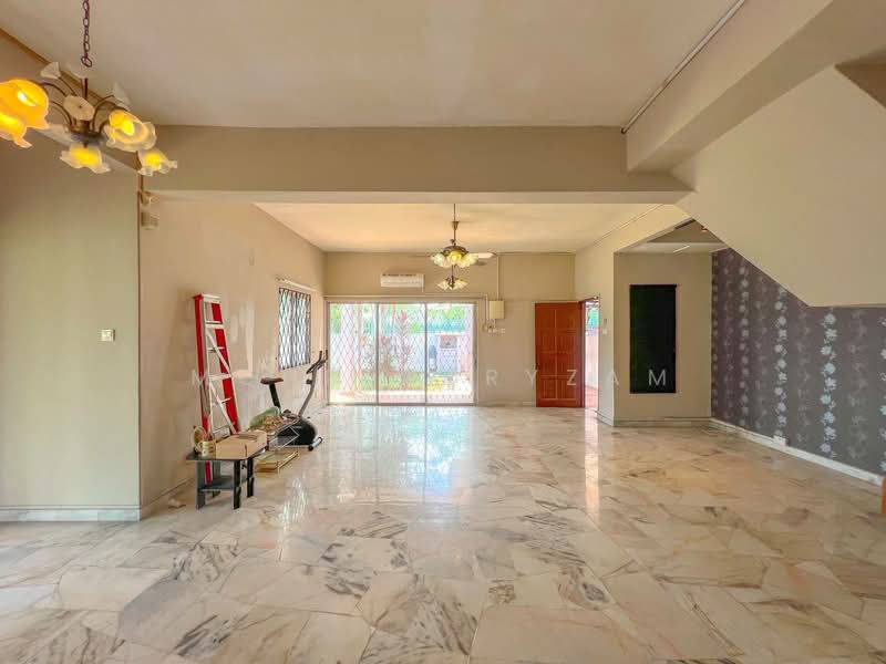 Rumah Teres 2 Tingkat untuk Dijual di Seksyen 7 (Shah Alam) - Mohd Adryzam - Living Room - PropertyGuru.com.my