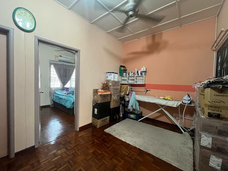 2-storey Terraced House for Sale in Saujana Utama 2 (Ijok) - Halim Mazlan - Family Area - PropertyGuru.com.my