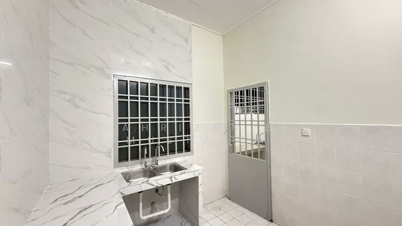 Rumah Teres 1 Tingkat untuk Dijual di Taman Puteri Wangsa (Ulu Tiram) - Shahrizan Bin Mustaffa - Kitchen - PropertyGuru.com.my