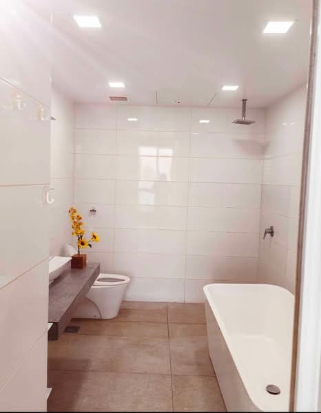 Servis Apartment untuk Disewa di Gateway Kiaramas Residences - Key Ling - Bathroom - PropertyGuru.com.my