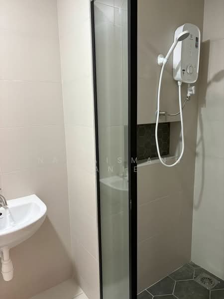 Kondominium untuk Disewa di Trinity Wellnessa - NadiaIsmanu Janie - Common Bathroom - PropertyGuru.com.my