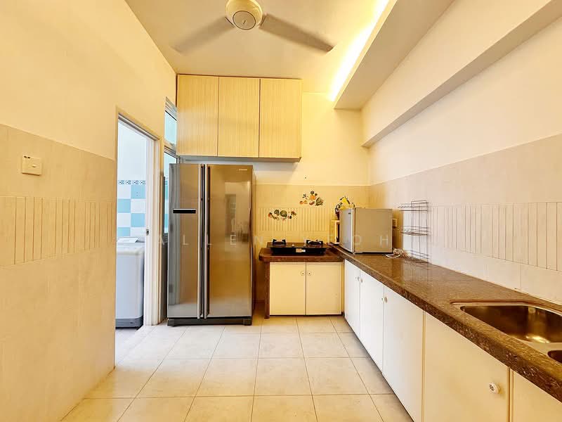 Kondominium untuk Dijual di Bayswater Resort Condominium - Allen Yeoh - Kitchen - PropertyGuru.com.my