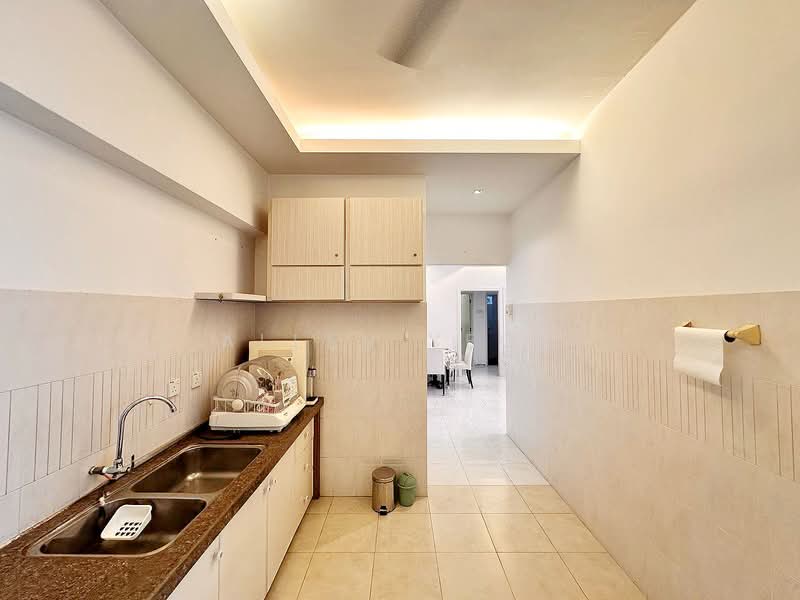 Kondominium untuk Dijual di Bayswater Resort Condominium - Allen Yeoh - Kitchen - PropertyGuru.com.my
