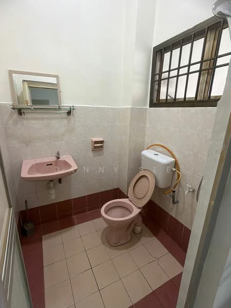 Rumah Teres 1 Tingkat untuk Disewa di Bandar Indahpura (Kulai) - Danny See - Bathroom - PropertyGuru.com.my
