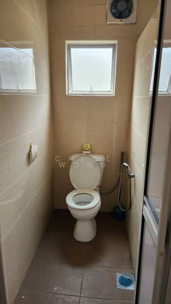 Shop / Office for Sale in Taman Petaling Utama (Petaling Jaya) - Chloe Wong - Bathroom - PropertyGuru.com.my