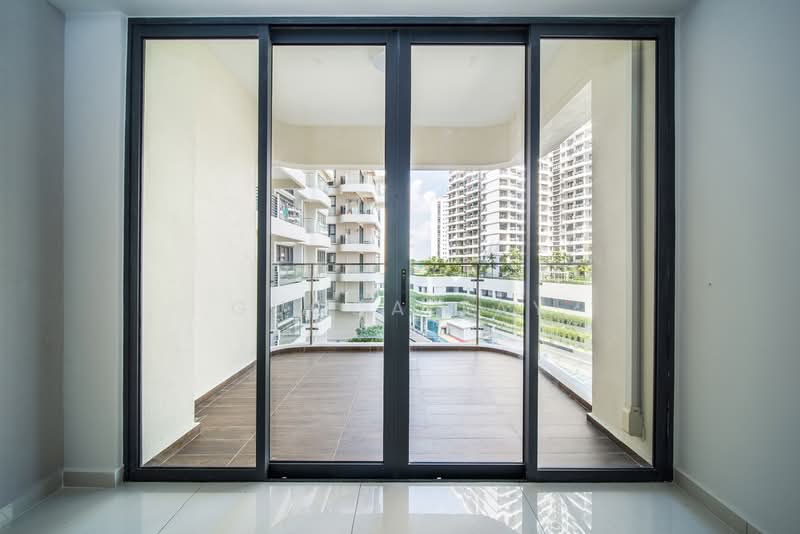 Kondominium untuk Dijual di Lovell @ Country Garden Danga Bay - Gucca Tay - Balcony - PropertyGuru.com.my