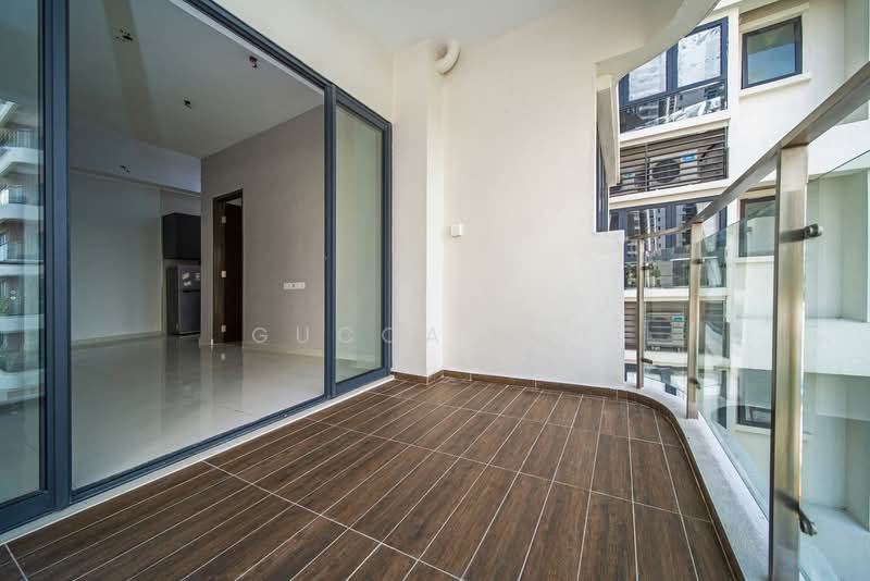 Kondominium untuk Dijual di Lovell @ Country Garden Danga Bay - Gucca Tay - Balcony - PropertyGuru.com.my