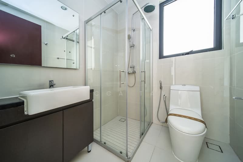 Kondominium untuk Dijual di Lovell @ Country Garden Danga Bay - Gucca Tay - Bathroom - PropertyGuru.com.my