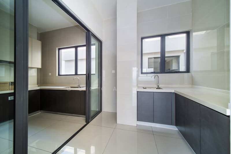 Kondominium untuk Dijual di Lovell @ Country Garden Danga Bay - Gucca Tay - Kitchen - PropertyGuru.com.my