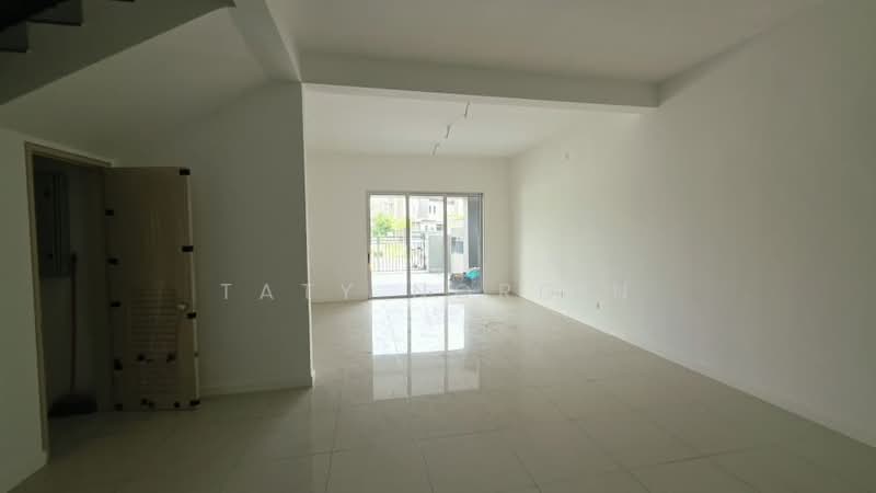 Rumah Teres 2 Tingkat untuk Dijual di Serene Heights (Semenyih) - Taty Nordin - Living Room - PropertyGuru.com.my