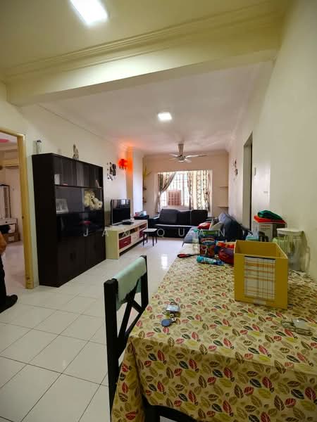 Pangsapuri untuk Dijual di Sri Impian Apartment - Jax Quan - Living Room - PropertyGuru.com.my