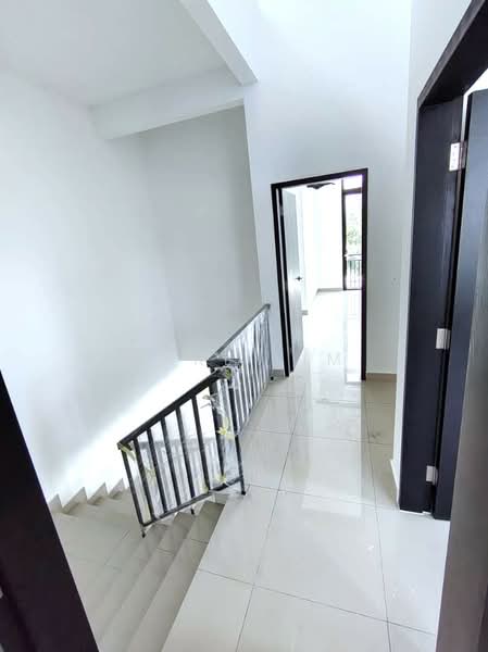 Rumah Teres 2 Tingkat untuk Dijual di Taman Pelangi Indah (Ulu Tiram) - Karl Lim - Corridor - PropertyGuru.com.my