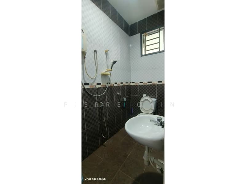 Rumah Teres 2 Tingkat untuk Dijual di Ehsan Jaya (Johor Bahru) - Pierre Chin - Bathroom - PropertyGuru.com.my
