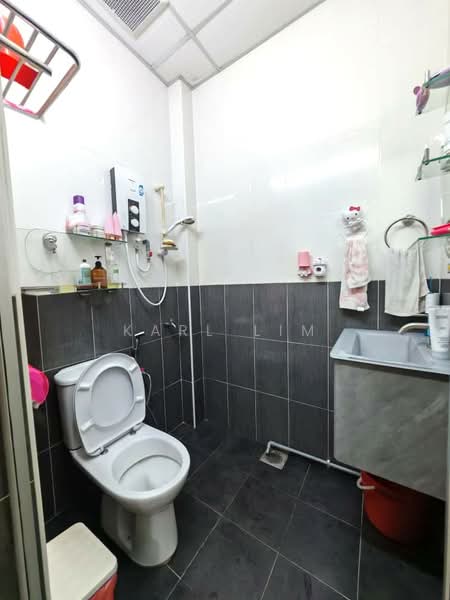 Rumah Teres 1 Tingkat untuk Dijual di Permas Jaya (Johor Bahru) - Karl Lim - Bathroom - PropertyGuru.com.my