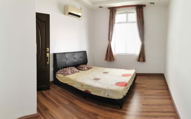 Apartment for Sale at Lake View Suites - Hui Hui Lim - Bedroom - PropertyGuru.com.my