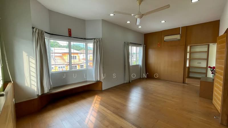 Rumah Berkembar untuk Dijual di Sungai Buloh (Selangor) - Julius Ong - Master Bedroom - PropertyGuru.com.my