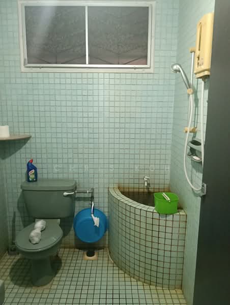 Zero-Lot Bungalow for Sale in Taman Sentosa (Bukit Baru) - Chris Koh - Bathroom - PropertyGuru.com.my