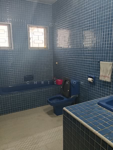 Zero-Lot Bungalow for Sale in Taman Sentosa (Bukit Baru) - Chris Koh - Bathroom - PropertyGuru.com.my