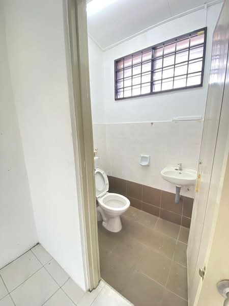 2.5-storey Terraced House for Sale in Taman Pengkalan Barat Mewah (Ipoh) - Michele Leong - Bathroom - PropertyGuru.com.my