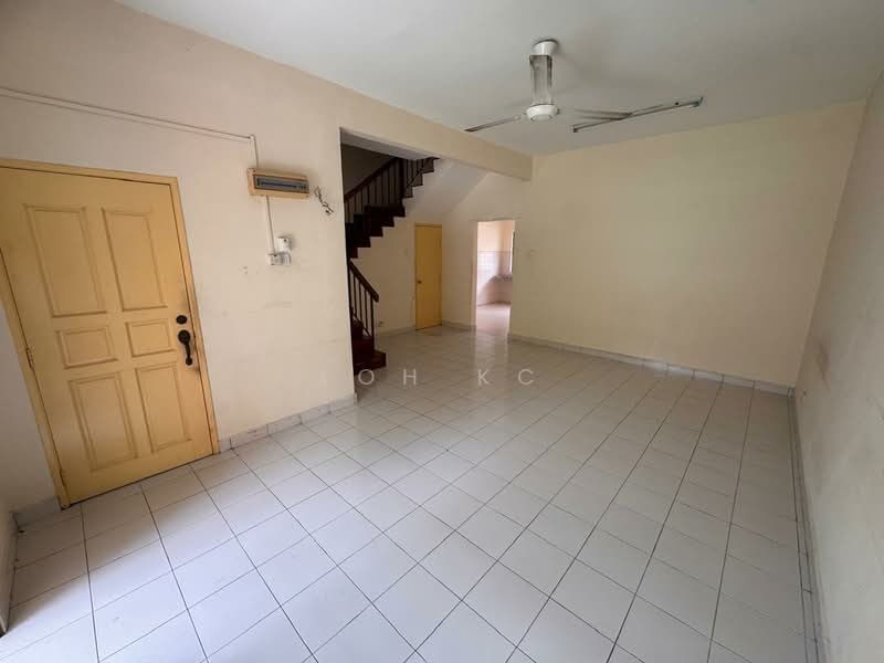 2-storey Terraced House for Sale in Sungai Buloh (Selangor) - Loh KC - Living Room - PropertyGuru.com.my