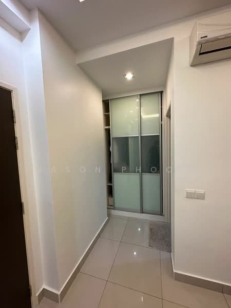 Kondominium untuk Dijual di Reflections Condominium - Jason Phoon - Corridor - PropertyGuru.com.my