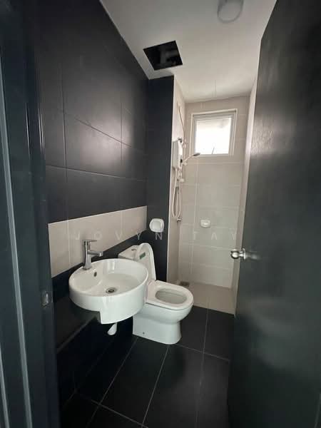 Service Residence for Sale at Vida Heights - Jovyn Tay - Bathroom - PropertyGuru.com.my