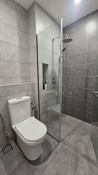 Servis Apartment untuk Disewa di SWNK Houze @ BBCC - Jeff Beh - Bathroom - PropertyGuru.com.my