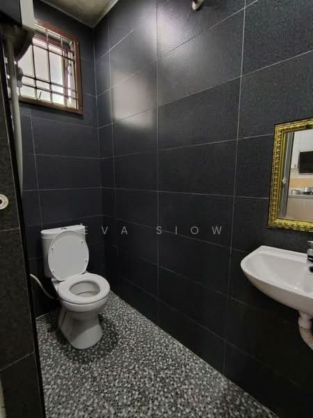 1-storey Terraced House for Sale in Taman Kempas Indah (Tebrau) - Eva Siow - Bathroom - PropertyGuru.com.my