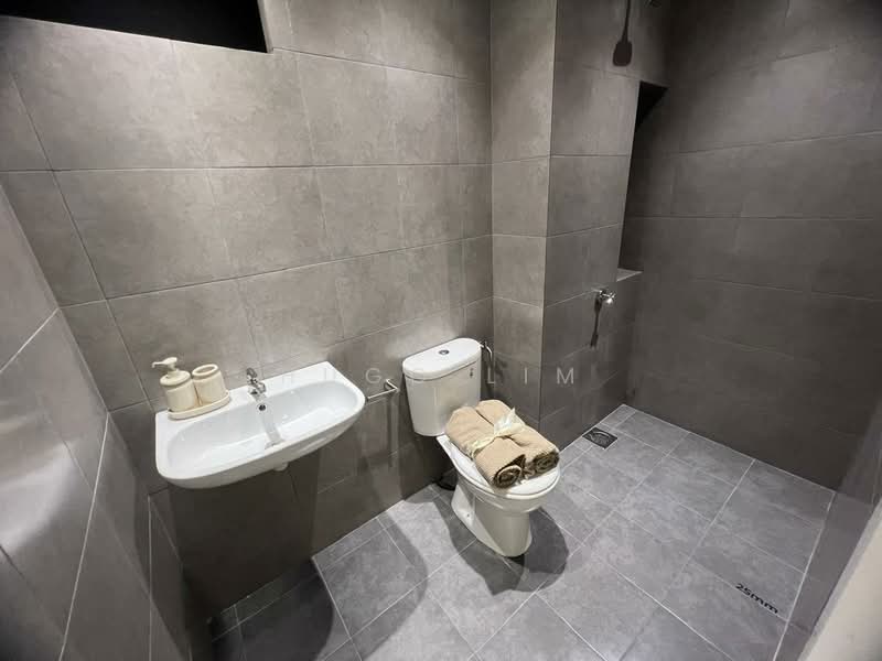 Service Residence for Sale at D'Nuri Residences @ Kwasa Damansara - Hugo Lim - Bathroom - PropertyGuru.com.my