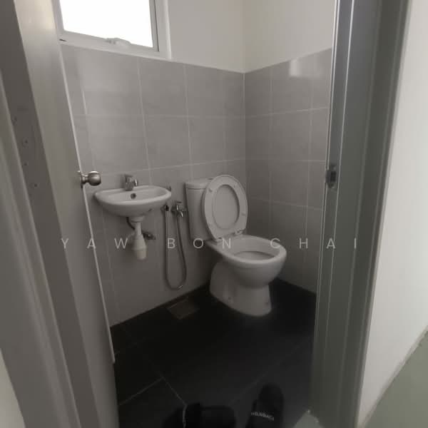 Kedai untuk Disewa di Kampung Baru Salak Selatan (Salak South) - Yaw Bon Chai - Bathroom - PropertyGuru.com.my