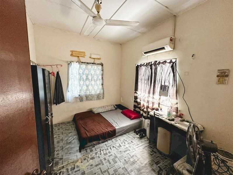 Rumah Teres 1 Tingkat untuk Dijual di Taman Abad (Johor Bahru) - Lui Lui - Bedroom - PropertyGuru.com.my